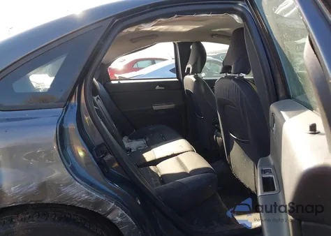 2010 Volvo S40 2.4I z USA, uszkodzony, nr VIN YV1382MS5A2490075